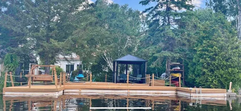Cozy Renovated 4 Bedroom Waterfront Cottage with Hottub and Firepit - Image 1
