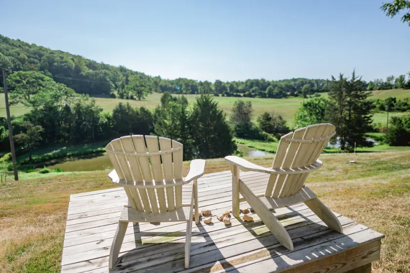 Relax in the beautiful South River Valley just minutes from wineries, - Image 1