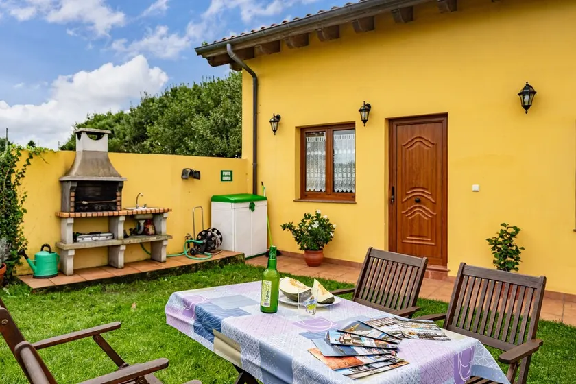 Country House 'Apartamento Rosa' with Shared Garden - Image 1