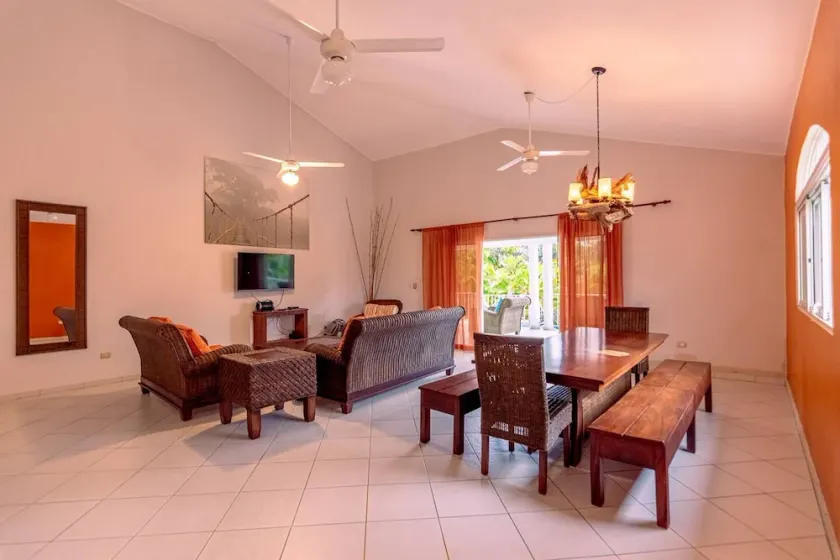 4BD guest-friendly villa in secured residence, pool/cable TV/Wi-Fi/shuttle bus - Image 1