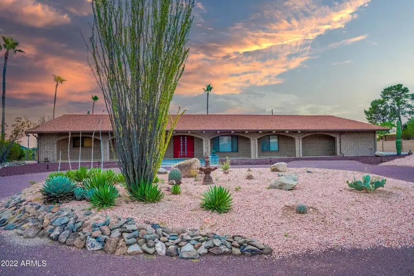 The Team Ropers Ranch House - Image 1