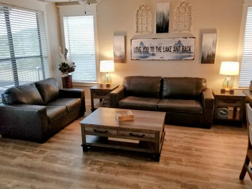 Hollows Hilltop Lake Travis Condo is minutes to Northshore Marina and Lago Vista - Image 1