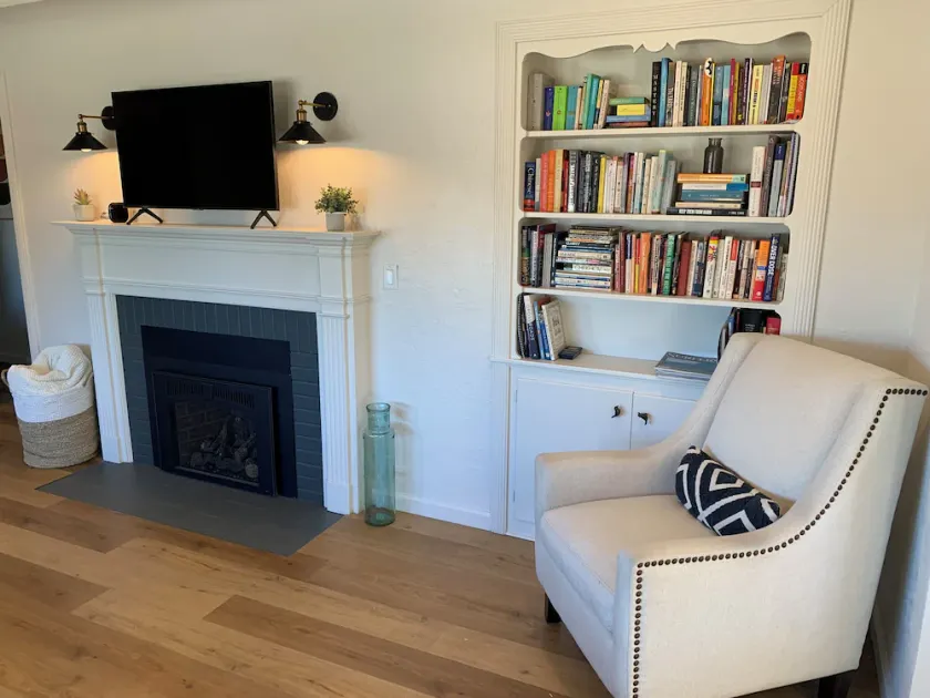 Cozy retreat on quiet street.Outdoor adventures at your fingertips. - Image 1