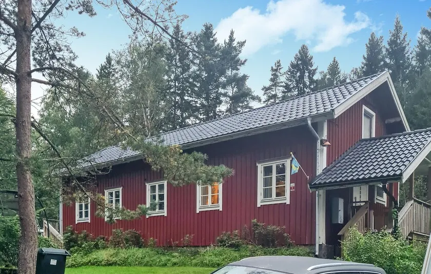 Awesome home in Skepplanda - Image 1