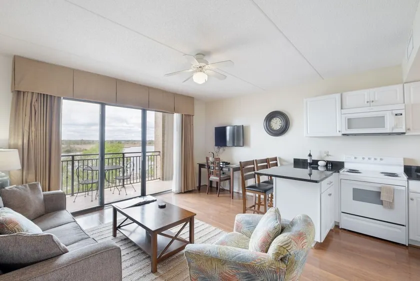DT~Free Parking~Kitchen~Airport 10 min~ W/D~ WiFi - Image 1