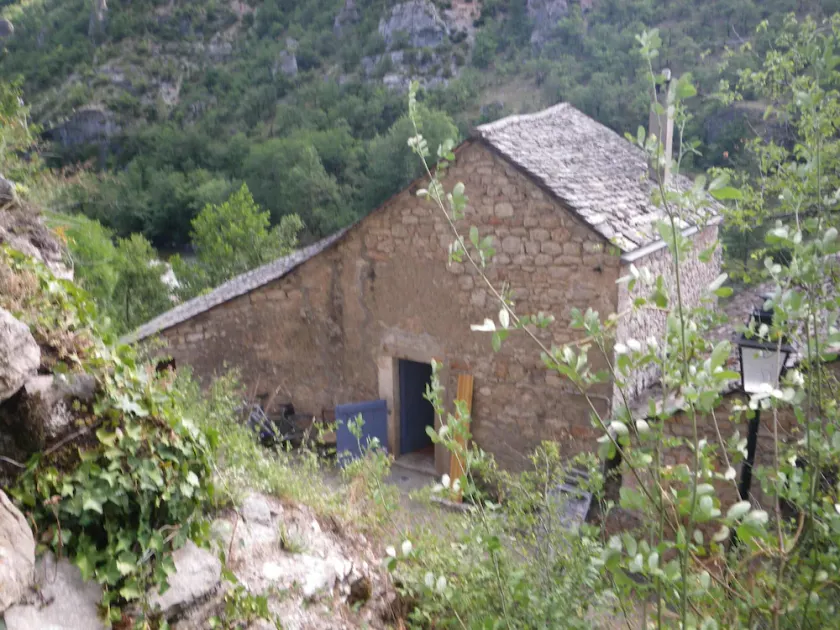 Casa pittoresca situata sul fiume 'Tarn'. - Image 1