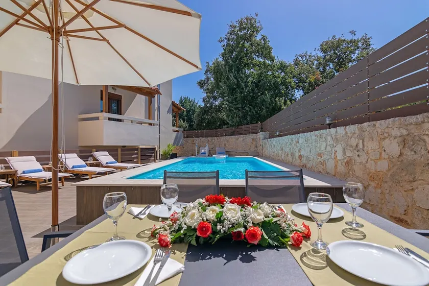 All season-sun villa, private pool,near amenities - Image 1