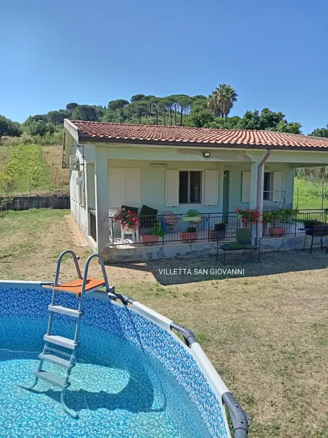 Landejendom i roligt panorama landskab med økologiske frugter, unikt sted - Image 1