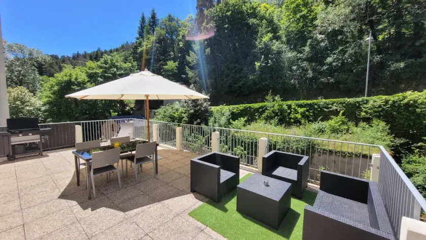 St Nectaire: Balneo apartment with large standing terrace - Image 1