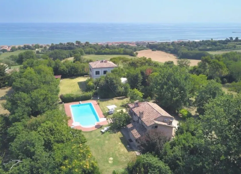 Historical end country villa with swimming pool near the sea - Image 1