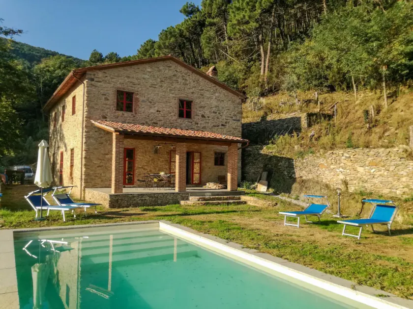 House with private pool and panoramic views 20km from Pisa, 1km from village - Image 1