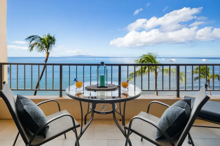 COMPLETEMENT REMODÉ Sugar Beach Oceanfront Penthouse Sunset & Ocean View - Image 1