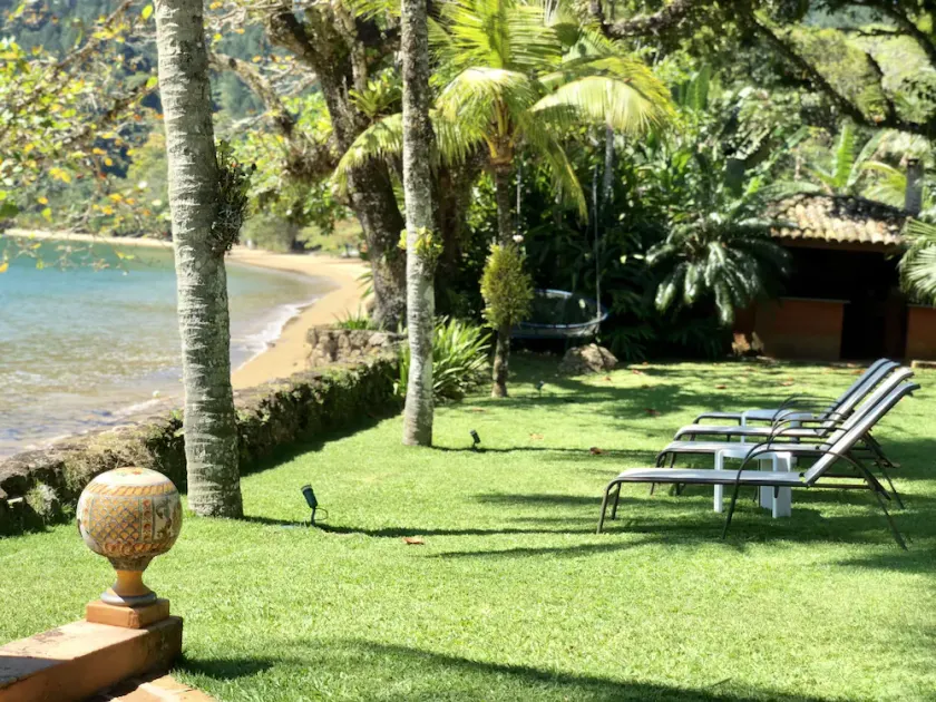 Charming house with lots of style on an exclusive beach - Image 1