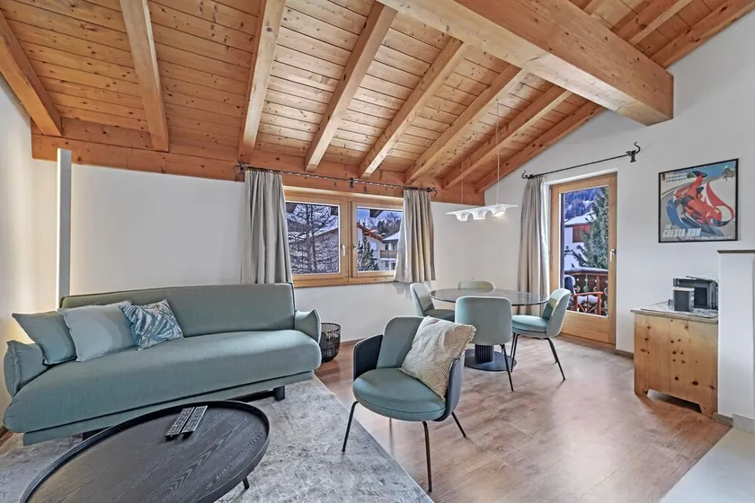 Apartamento no sótão com 2 quartos - Image 1