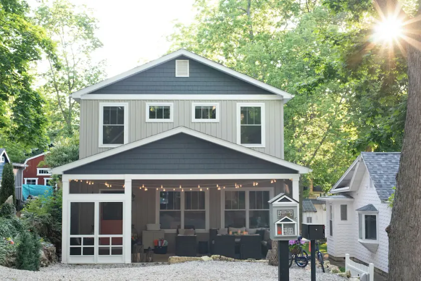 \"Upside\" New Cottage w Custom Built Bunk Room - Inside LKSD Gates - Image 1