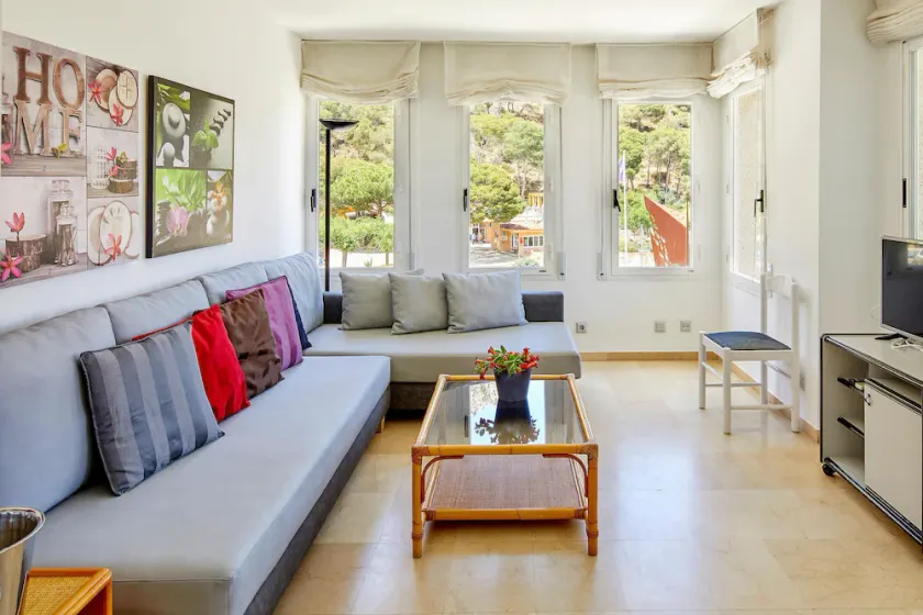 APPARTEMENT (3 ADULTES + 2 ENFANTS) VUE SUR LA RUE - Image 1