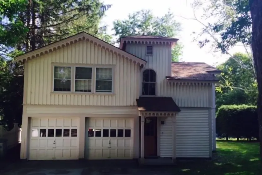 Woodstock Village Carriage House - Image 1