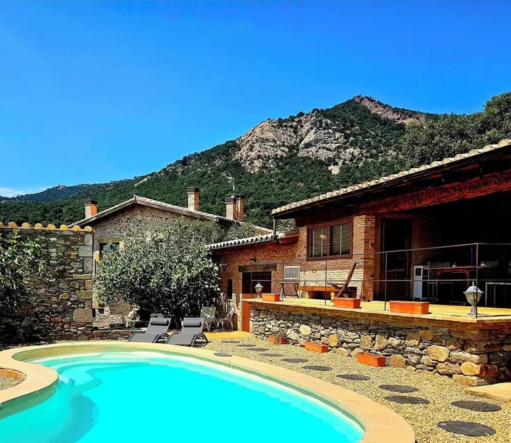 Très jolie maison de campagne rénovée, grand jardin, porche-barbecue et piscine - Image 1