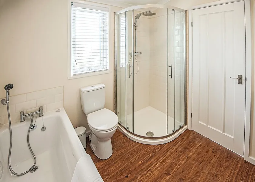 Contemporary lodge furnished to a very high standard. - Image 1