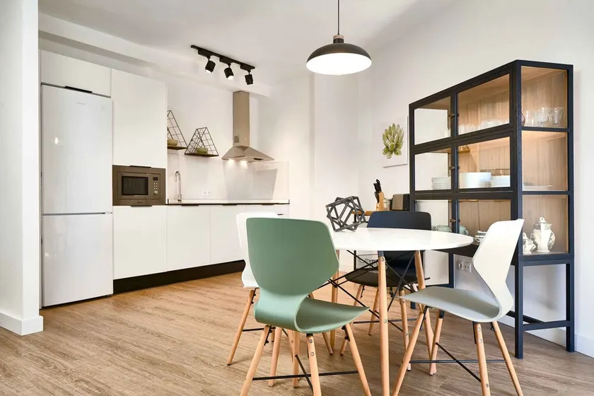 La Combinación de Comodidad y Diseño Contemporáneo en el Centro de Sevilla - Image 1