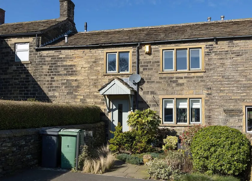 Beautiful Two Bedroom Cottage with Amazing Views - Image 1