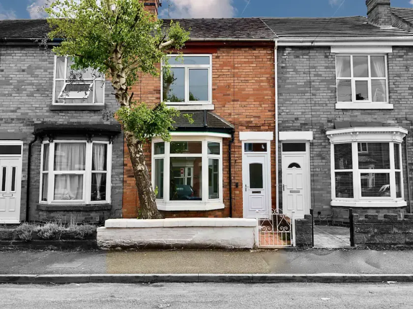 Luxury hi-spec large Victorian townhouse, sleeps 9.  Free wifi and feee parking. - Image 1