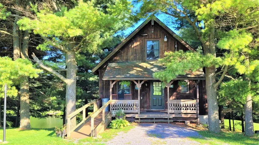 Minutter fra Deep Creek Lake, beliggende på en 40 hektar stor gård med privat sø på 2 hektar - Image 1