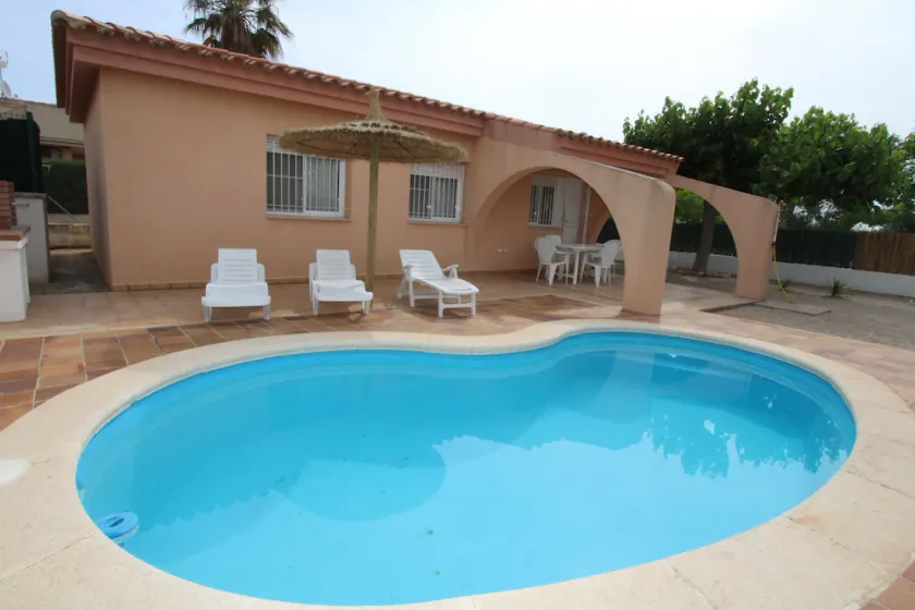 CASA Mª CARMEN, ideel til din ferie tæt på havet, gratis wifi, aircondition, privat pool, kæledyr tilladt, hundestrand. - Image 1