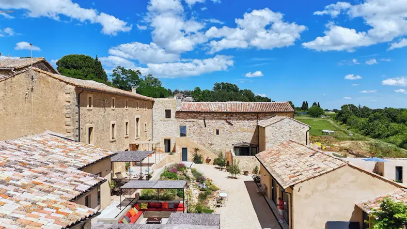 Gîte de charme Uzès de 10 à 24 personnes - Image 1