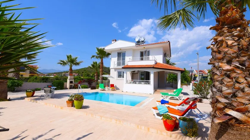 Atemberaubende, freistehende Villa mit 3 Schlafzimmern, eigenem Pool, geräumigem Garten und WLAN - Image 1