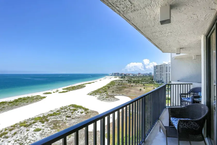 Gorgeous Views of Sand Key and Clearwater Beach! Pool, Wi-fi, Grill, Cable ~ 1506 Lighthouse Towers - Image 1