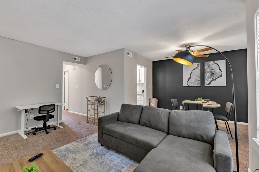 King 2BR Suite in Research Triangle Park - Image 1