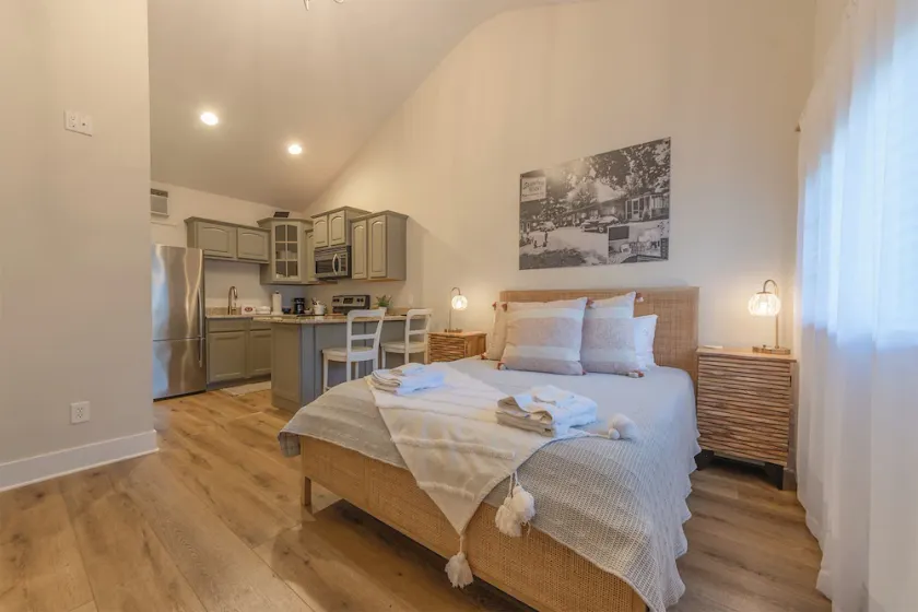 Arrowhead #4 - Walking distance to downtown Saugatuck, Updated studio - Image 1