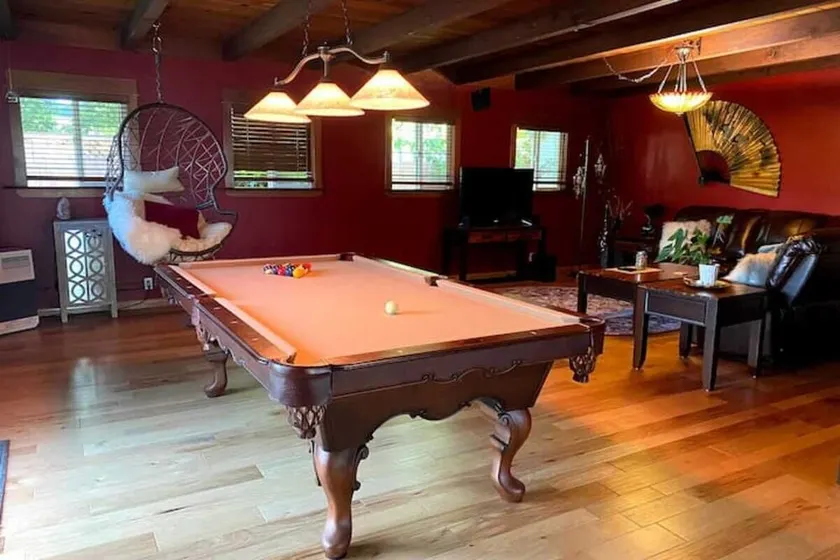 COZY: hot tub, pool table, horseshoes, fire pit! - Image 1