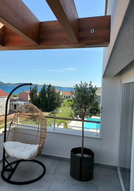 Designer Penthouse apartment, with large 50m2 heated pool, 30s walk to the beach - Image 1