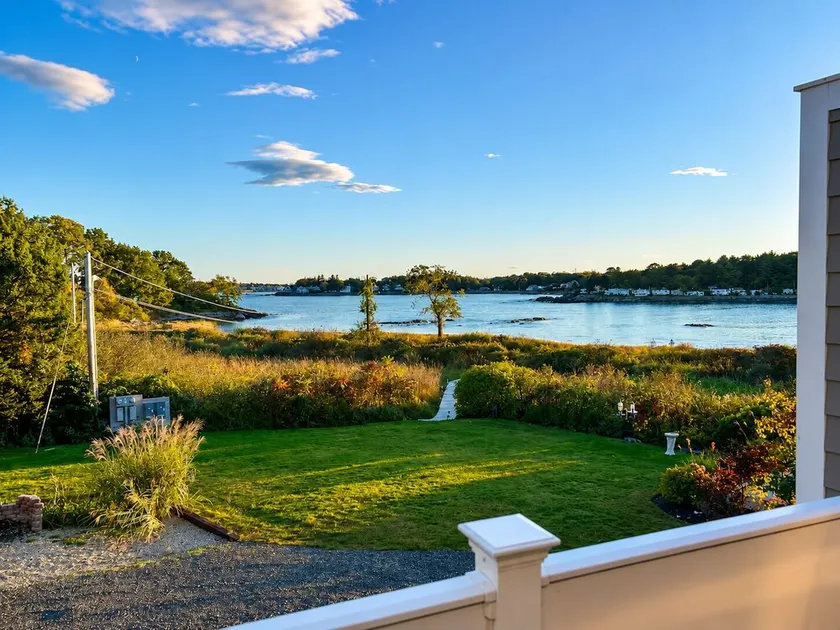 Oceanfront getaway, private boardwalk steps to Cape Neddick Beach - Image 1