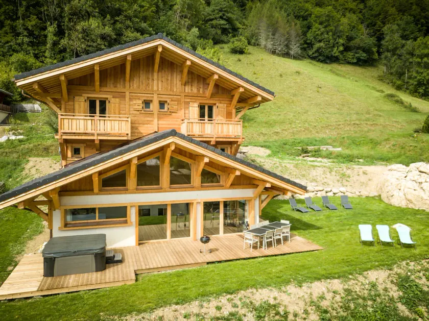 Spacious, modern 2-14 person chalet with HOT TUB, SAUNA and HOME CINEMA room - Image 1
