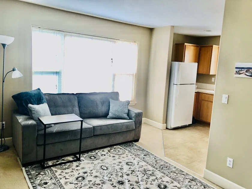 Private, comfy and cozy apartment in family neighborhood - Image 1