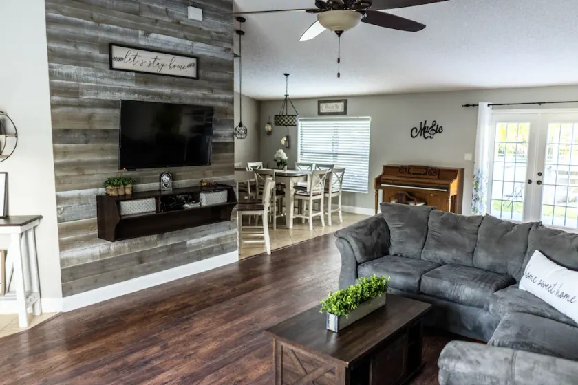 Beautiful 3 BR Home|Saltwater Pool|Fenced Yard|8 Min to Weeki Wachee River - Image 1