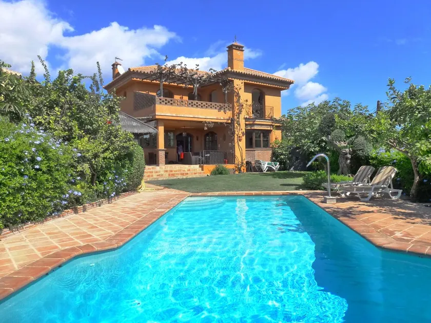 Meget rummelig familie villa med stor privat pool og smuk udsigt over havet - Image 1