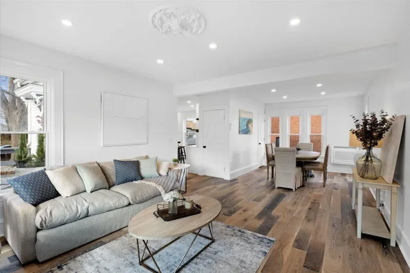 NEW HOME 3/23. Walk to Town; Restaurants, Water & Sites! - Image 1