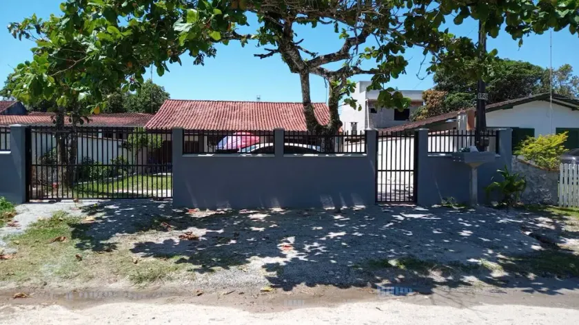 Spacious house 3 minutes from the beach. - Image 1