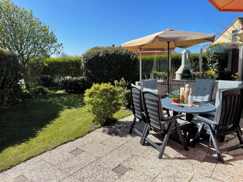 3 bedroom accommodation in Julianadorp - Image 1