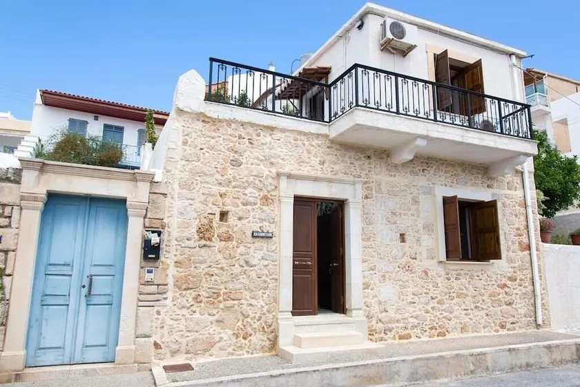 Traditional house with inner courtyard - AC - WIFI - 5min walk from beach - Image 1