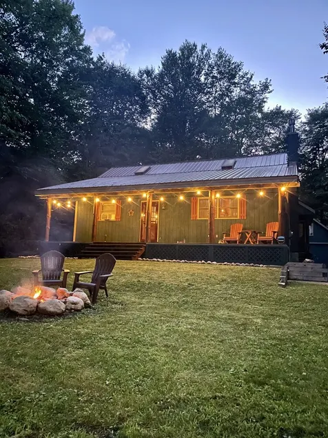 Charming ADK Retreat Walking Distance to Town and River - Image 1