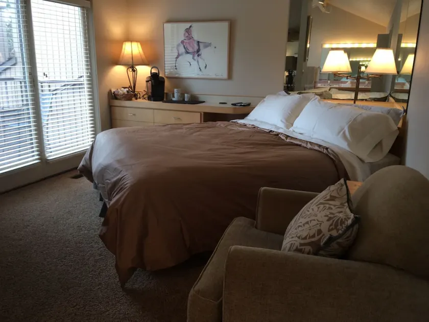 OPSTAIRS MASTER SUITE ON THE 6TH GREEN - Image 1