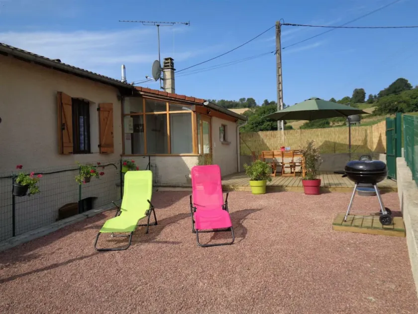 Charming farmhouse with terrace and pets allowed - Image 1