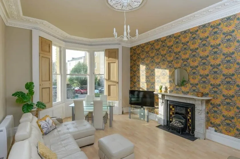 Gorgeous Apartment Seconds from Seafront Clevedon - Image 1