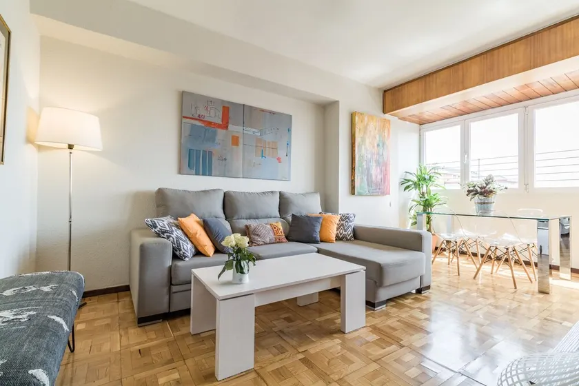 Brillante y moderno apartamento 2br en el corazón del exclusivo barrio de Salamanca. Magníficas vistas - Image 1