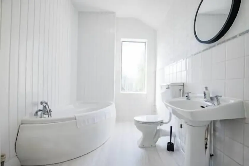 Host & Stay - Somerset Road House - Image 1